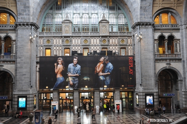 REPLAY JEANS FN 20110908_1 copy