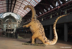 sized_DINOSUARUS FN 20140310_2