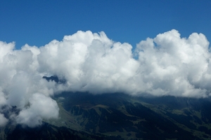 Bergen in de wolken