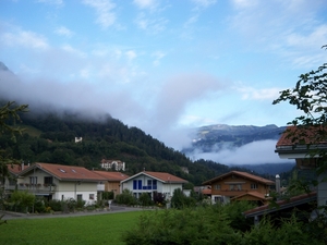 Wilderswil in de wolken