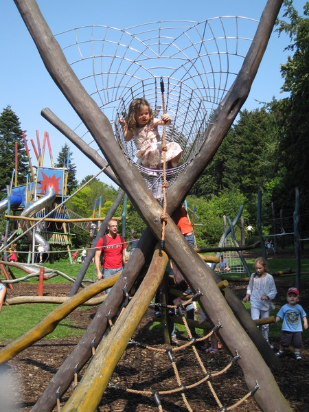 43) Jana kruipt uit de buis