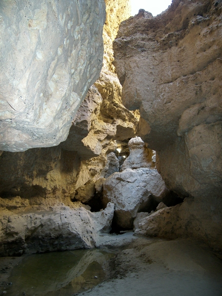 Sesriem Canyon (3 km lang, 30 m diep)