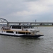 Brug over de Waal met een schip