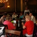 De groep in een historisch café