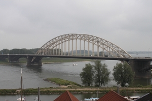 Nog een brug over de Waal