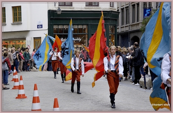 sized_sized_DSC31768a brussel -meiboom