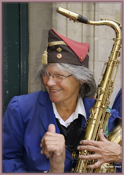 sized_sized_DSC31788a brussel -meiboom