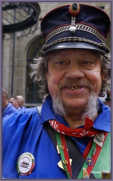 sized_sized_DSC31813a brussel -meiboom