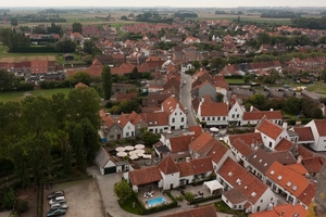 zicht van op de kerktoren (50m)op het 