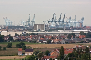 zicht op de haven van Zeebrugge.