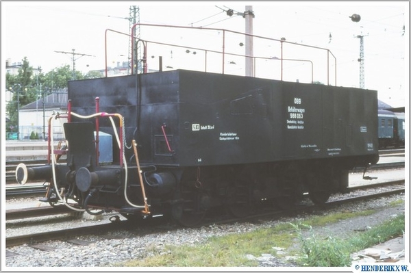 0BB_988063 BEHALTERWAGEN AMSTETTEN 1981.07.04