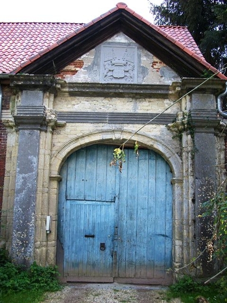 74-Oud hoevekasteel-Loonbeek met driehoekig fronton