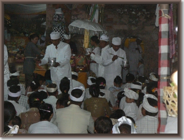 Ceremonie Pura Dalem Anturan