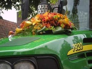 mooi boeket op de tractor