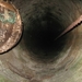 De waterput bovenaanzicht tot in de put.