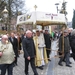De pastoor draagt het sacrament
