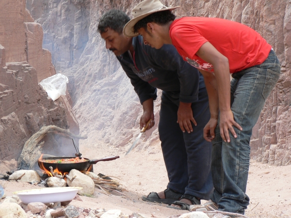 jordanie nabij petra trekking gids middagmaal