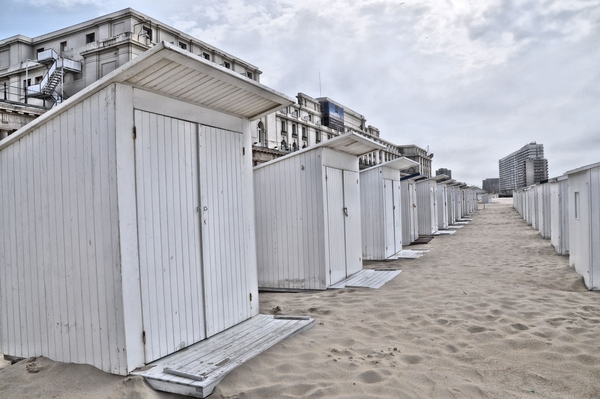 Oostende strandcabines in het gelid