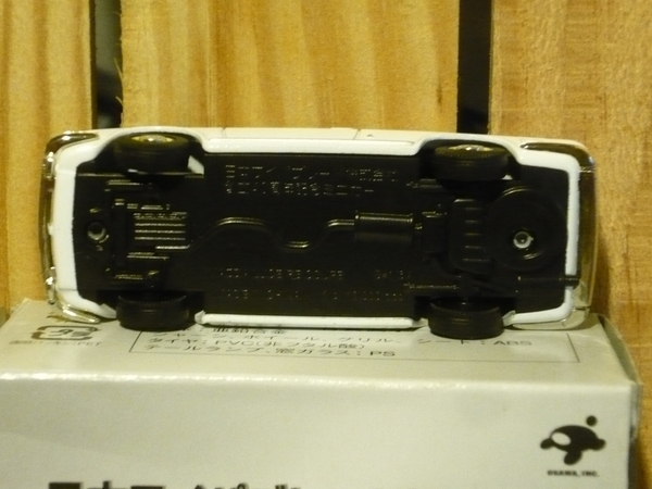 P1320709_Tomica_TLV022_Osawa40theNWBanniversary_MazdaLuce_White