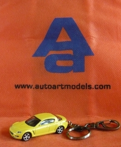 P1290428_AutoArt_1op64_MazdaRX8Yellow_keychain