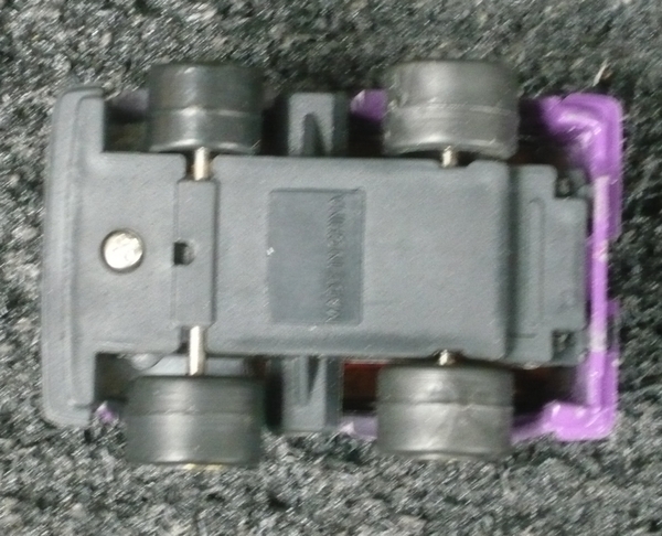 P1330080_Mazda323_purple&goldenRims_MadeInChina_ToShoot