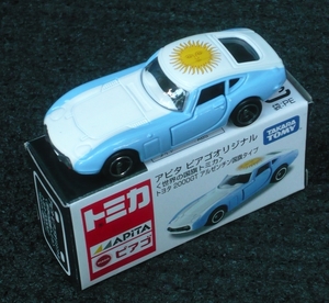 P1360958_Tomica_005-1_Toyota2000GT_ArgentinaFlag_APITAshopSpecial