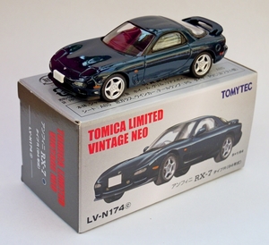 DSCN7489_Tomica-Limited-Vintage-Neo_TLV-N174c_Mazda-Infini_RX-7-F