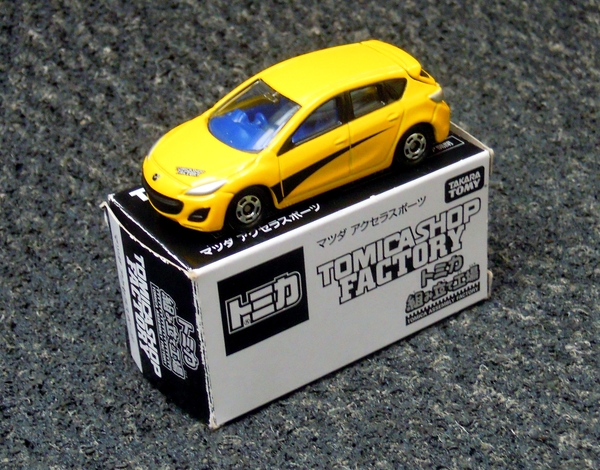 DSCN6619_62-8_Tomica-Shop-Factory_Mazda3-Axela_yellow-&-black_BLU