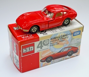 DSCN7526_Tomica_005-1_Toyota-2000GT_red_white-wheels_40th-anni-vo