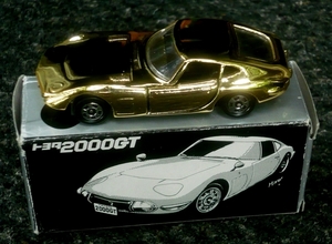 P1430298_Tomica_005-1_Toyota-2000GT_gold-plated_Toyota-Auto-Museu