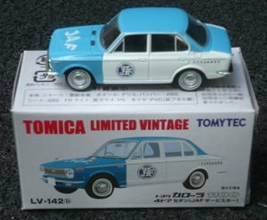 P1370570_Tomica_TLV-142b_Toyota_Corolla-4Door-1100-E10_JAF_14eur