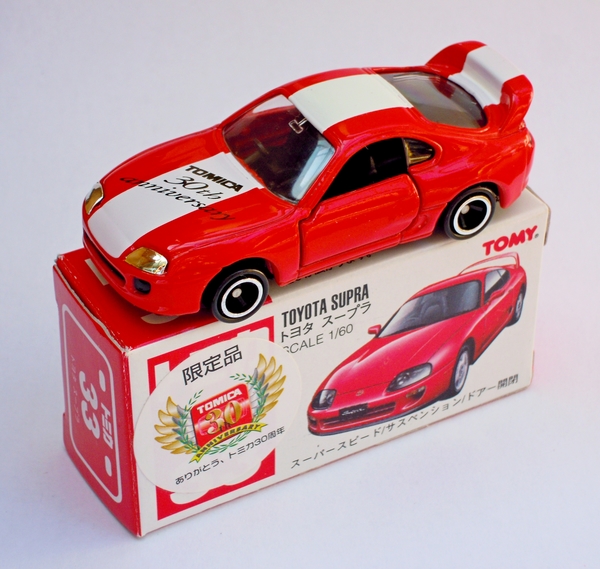 DSCN7732_Tomica_033-6_Toyota-Supra_rood-wit_zwart-int_30th-annive