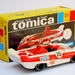 DSCN7737_Tomica_105-1_Mazda-Sigma-MC74_rood-wit_vierkante-25_Japa