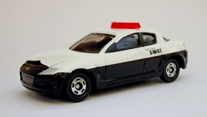DSCN7780_Tomica_044-6_Mazda-RX-8_USA-Patrol-Police-car_Metro-Swat