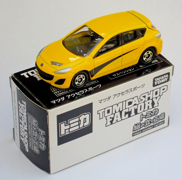 DSCN7807_Tomica_062-8_Mazda-Axela-Sports_M3_yellow_black-stripe_B