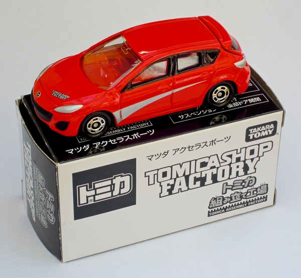 DSCN7812_Tomica_062-8_Mazda-Axela-Sports_M3_red_silver-stripe_RED