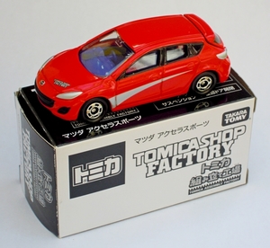 DSCN7810_Tomica_062-8_Mazda-Axela-Sports_M3_red_silver-stripe_BLU