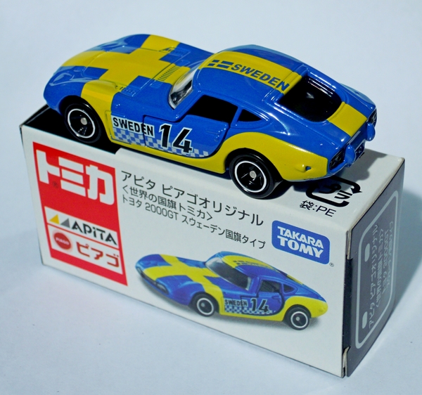 DSCN7879_Tomica-Apita_005-1_Toyota-2000GT_Flags-ofthe-World_Swede