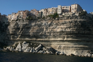 Bonifacio met beroemde krijtrotsen