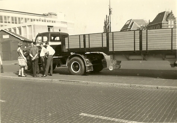 18_Scania_76_Super_met_nieuwe_Zwalve_Oplegger0001