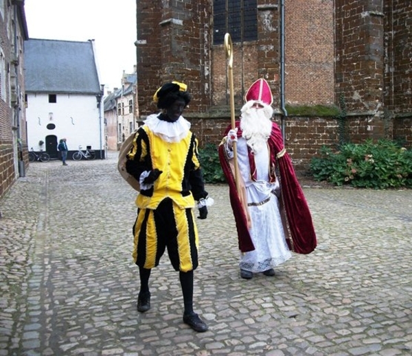 107-Ook Sinterklaas en Piet zijn op stap...