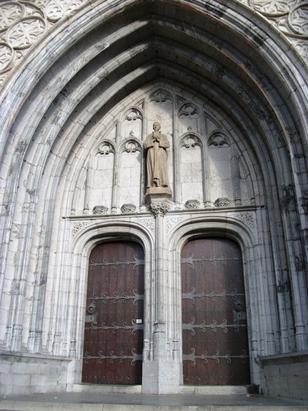 165-Poortingang-St-Sulpitiuskerk-vooraan