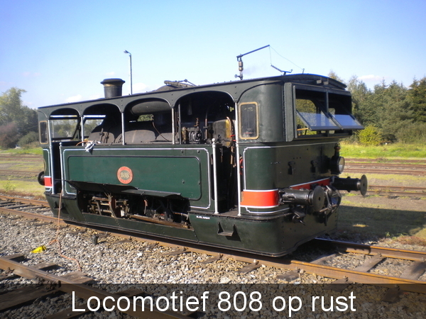 Locomotief 808 op rust...