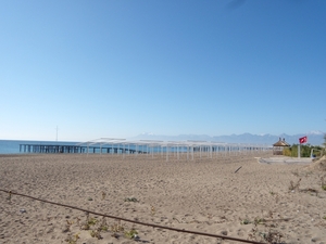 Strand vanuit hotel Baia Lara