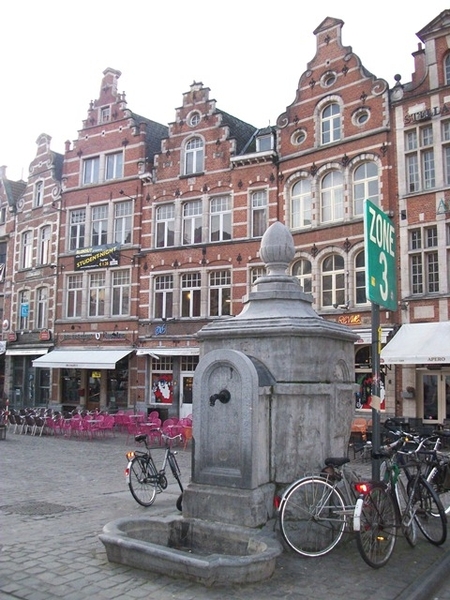 134-St-Janspomp op de Oude Markt