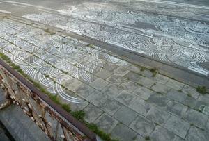 Graffiti op rijweg Turnhoutsebaan