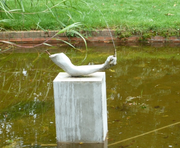 De Vinger door Erwin Wurm