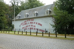 Zijkant Middelheim kasteel