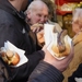 Kerstmarkt snoepers