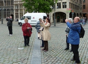 Toeristen aan Brabofontein